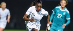 International : Viviane Asseyi, titulaire contre le Canada