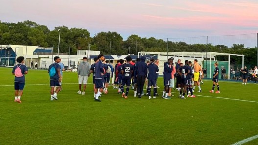 Girondins : des larmes et des maillots offerts aux supporters après le match au Haillan