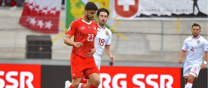 Titulaire, Loris Benito gagne avec la Suisse