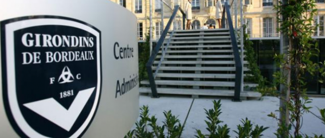 La devanture de la boutique des Girondins taguée