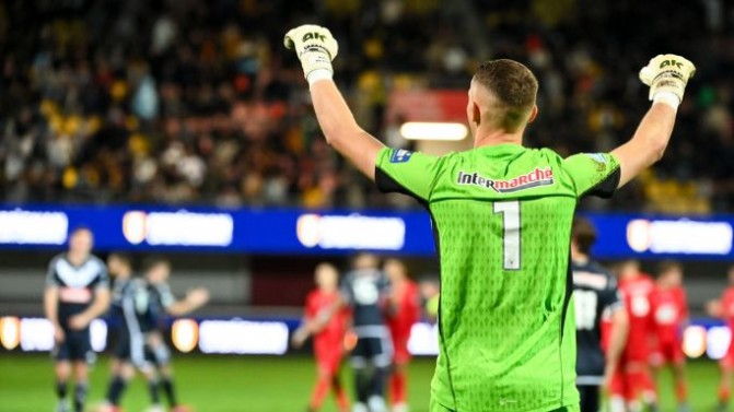 Rafal Straczek répond aux critiques sur Instagram