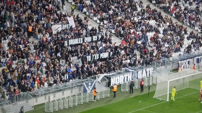 Girondins : banderoles et chants hostiles envers Gérard Lopez au Virage Nord