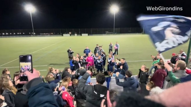 R1F : Communion des Girondines avec les supporters des Girondins après le succès face à Poitiers