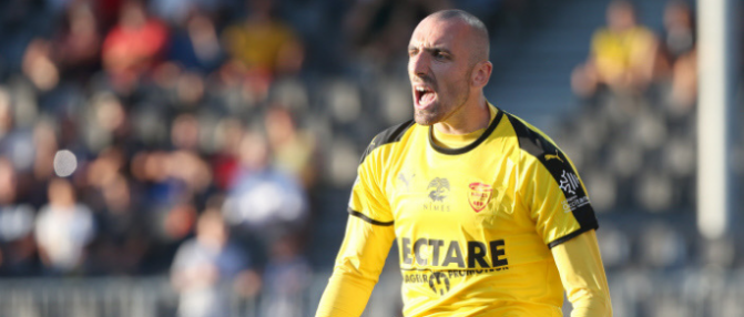 Paul Bernardoni sur le banc avec les Espoirs