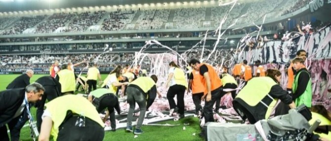 Les 10 banderoles du Virage Sud Bordeaux