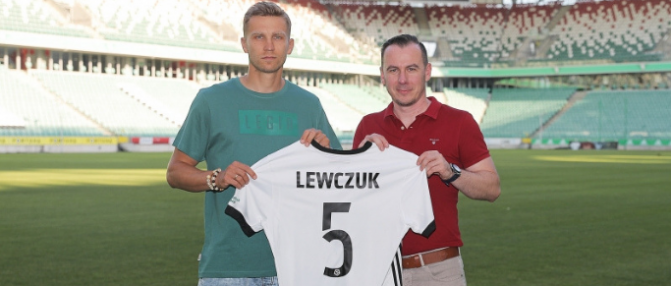 Igor Lewczuk champion de Pologne avec le Legia Varsovie