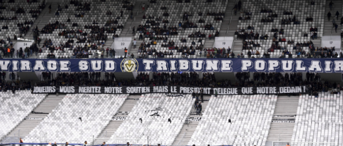 Les banderoles déployées dans le Virage Sud 