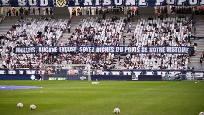 Virage Sud Bordeaux en grève des chants face à Annecy