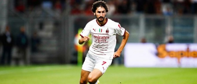 Mercato : un club italien frappe à la porte pour Yacine Adli