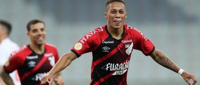 Mercato : les Girondins suivent le milieu de terrain brésilien Vitinho