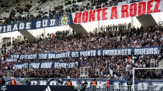 Les 5 banderoles déployées dans les tribunes lors de Bordeaux-Rodez