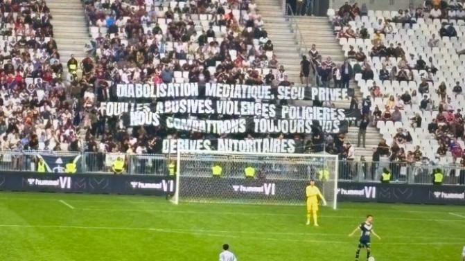 Girondins : les banderoles des Ultras face aux Herbiers