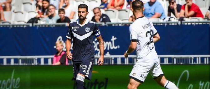 Dijon-Bordeaux : Barbet met bordeaux devant à la pause 