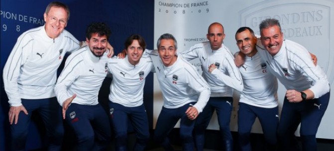 La photo amusante de Paulo Sousa et son staff
