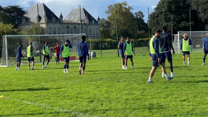 Entraînement : la N2 au repos, la N3 en séance avec Ben Khemis et Grain