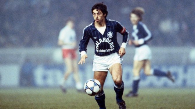 Girondins : Liam Gallagher avec le maillot des Girondins sur le dos