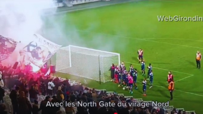 Communion des Girondins avec les supporters bordelais après Dinan Léhon (3-1)