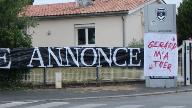 Girondins. Banderoles au Haillan : "Gérard m'a tuer"