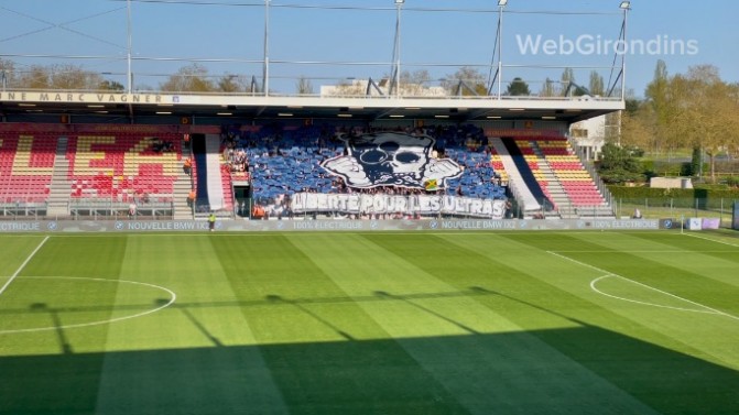 Girondins : banderoles, ambiance de feu en National 2, communion supporters-joueurs à Orléans (Vidéo)