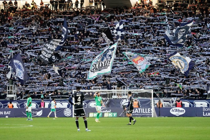 Le Virage Sud bas sanctionné et fermé pour un match