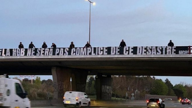 Banderoles de la North Gate Bordeaux sur la rocade