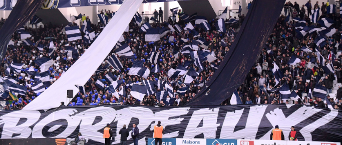 Girondins : les Ultramarines déploient des banderoles dans tout Bordeaux