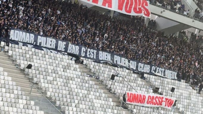 Girondins. Banderole : "De la L1 à la N2, Lopez coupable sans appel !"
