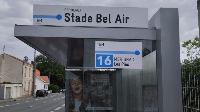 arret-de-bus-stade-bel-air.jpg (42 KB)